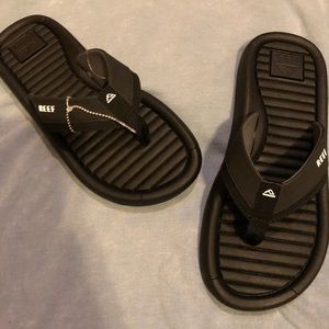 Reef flip flop sandals black NEW